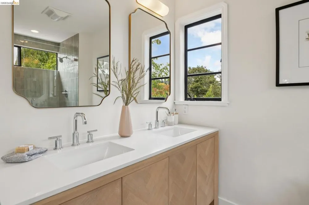 55 Fairview Ave. Piedmont, CA 94610