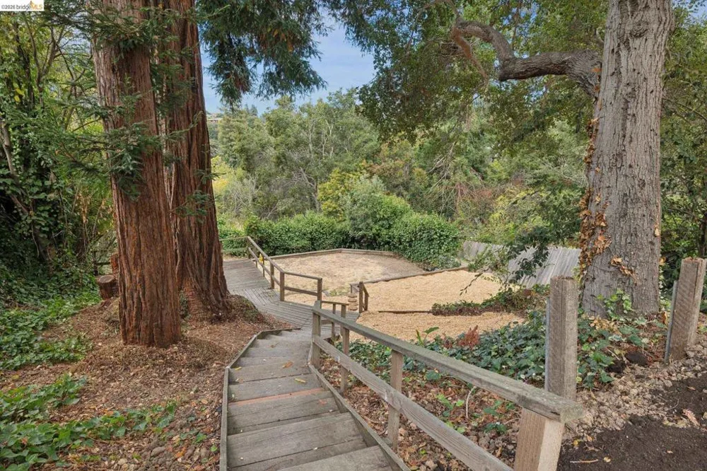 55 Fairview Ave. Piedmont, CA 94610