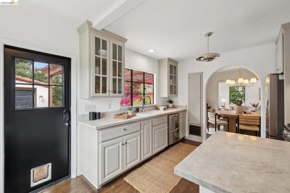 55 Fairview Ave. Piedmont, CA 94610