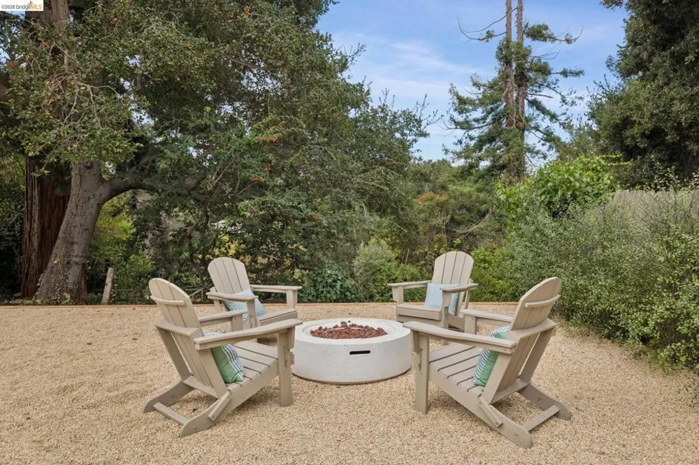 55 Fairview Ave. Piedmont, CA 94610