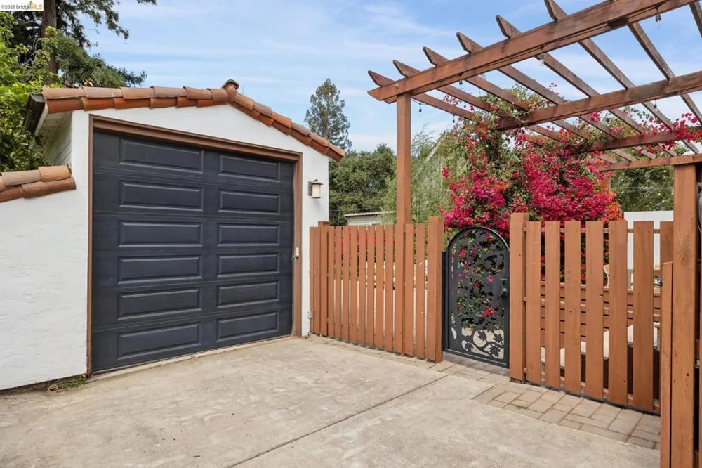 55 Fairview Ave. Piedmont, CA 94610