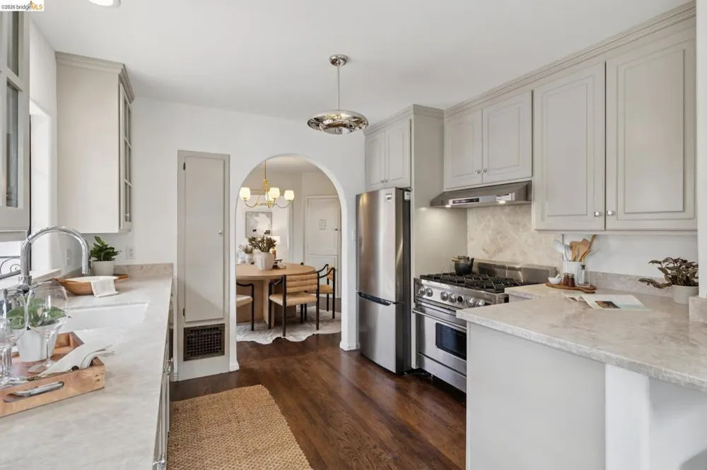 55 Fairview Ave. Piedmont, CA 94610