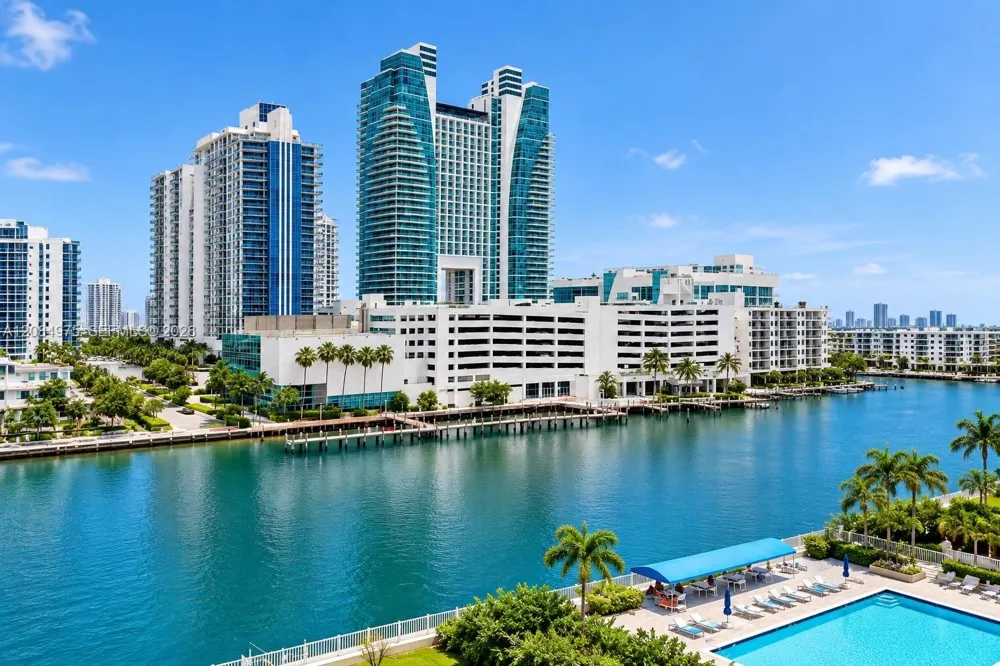 600 Parkview Dr #1018 Hallandale Beach, FL 33009