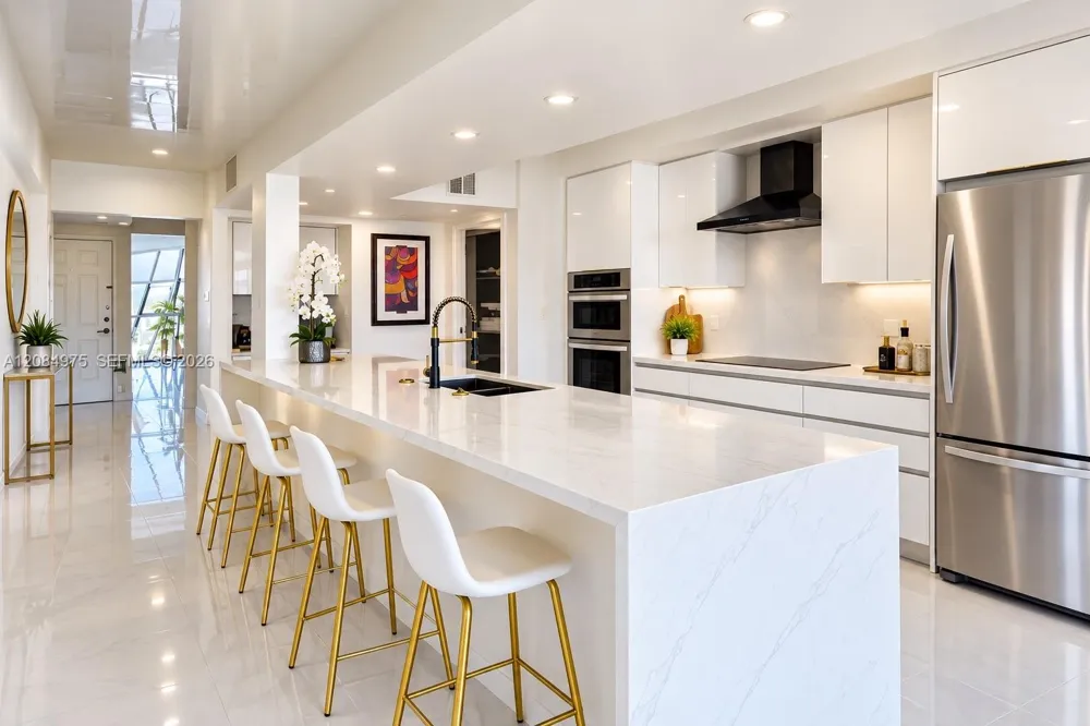 600 Parkview Dr #1018 Hallandale Beach, FL 33009
