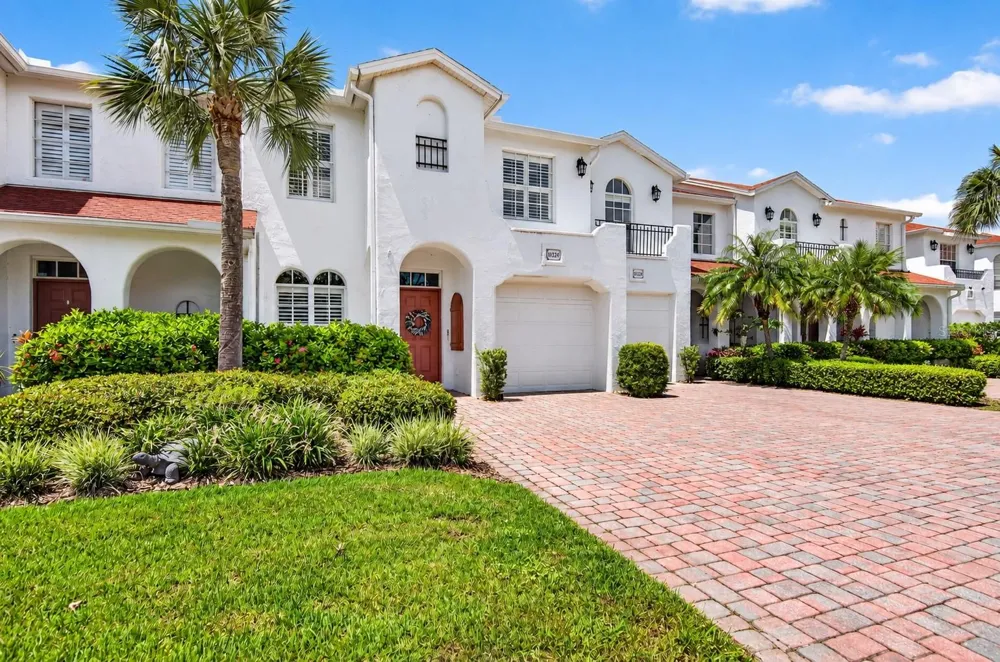 10324 SAVILLE ROWE LANE Tampa, FL 33626