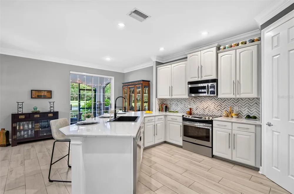 10324 SAVILLE ROWE LANE Tampa, FL 33626