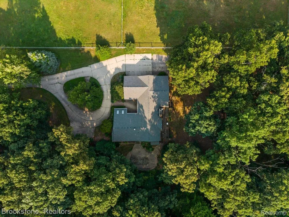 430 Rissman Lane Groveland Township, MI 48462