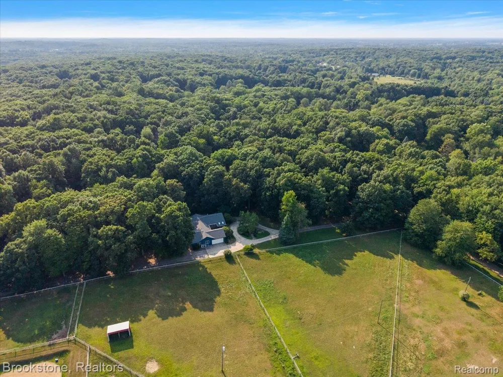 430 Rissman Lane Groveland Township, MI 48462