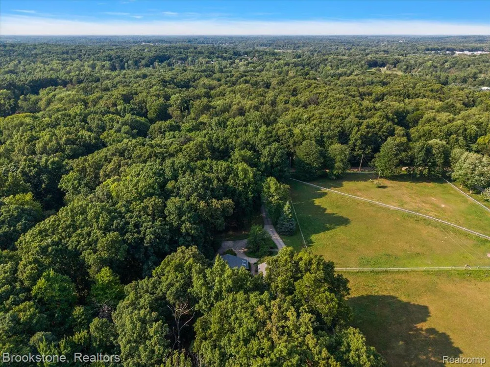 430 Rissman Lane Groveland Township, MI 48462