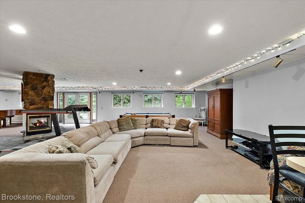 430 Rissman Lane Groveland Township, MI 48462