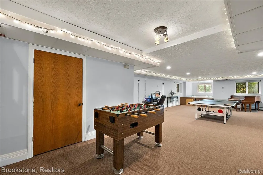 430 Rissman Lane Groveland Township, MI 48462