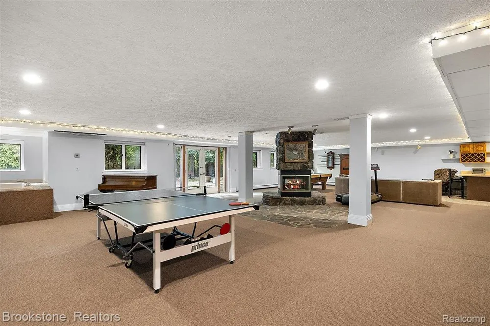 430 Rissman Lane Groveland Township, MI 48462