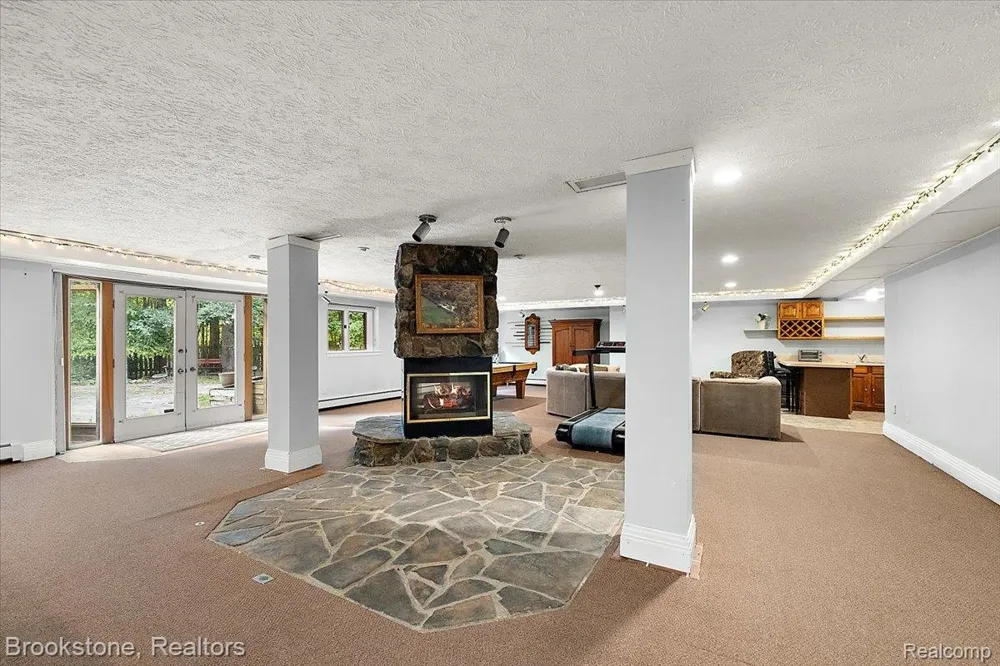 430 Rissman Lane Groveland Township, MI 48462