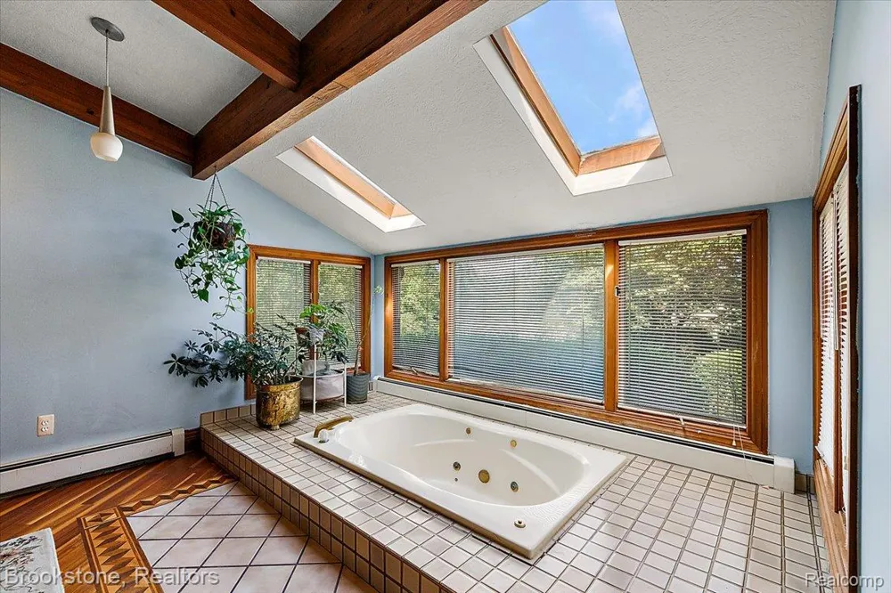 430 Rissman Lane Groveland Township, MI 48462