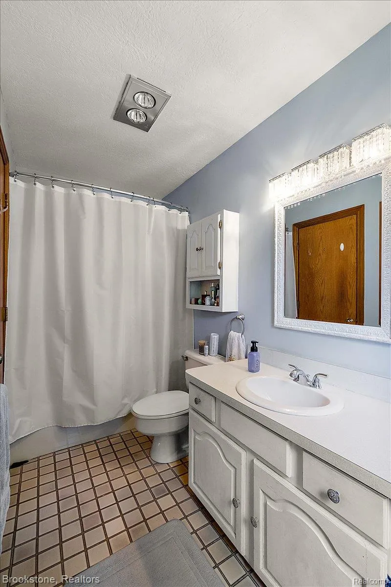 430 Rissman Lane Groveland Township, MI 48462