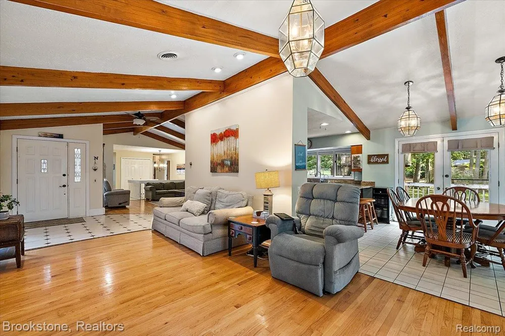 430 Rissman Lane Groveland Township, MI 48462