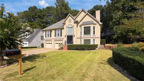 142 Clubhouse Drive NW