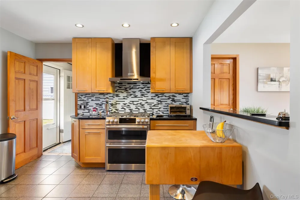 2100 North Drive Seaford, NY 11783