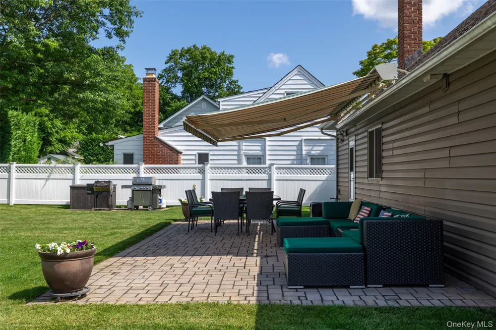 2100 North Drive Seaford, NY 11783