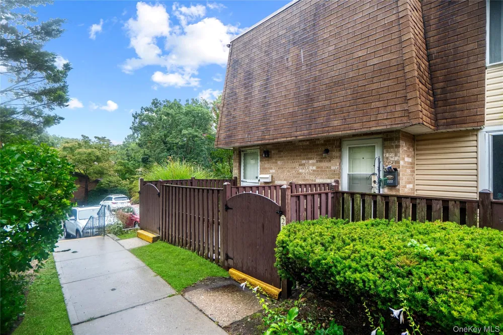 221 Sagamore Hills Drive #221 Port Jefferson Station, NY 11776