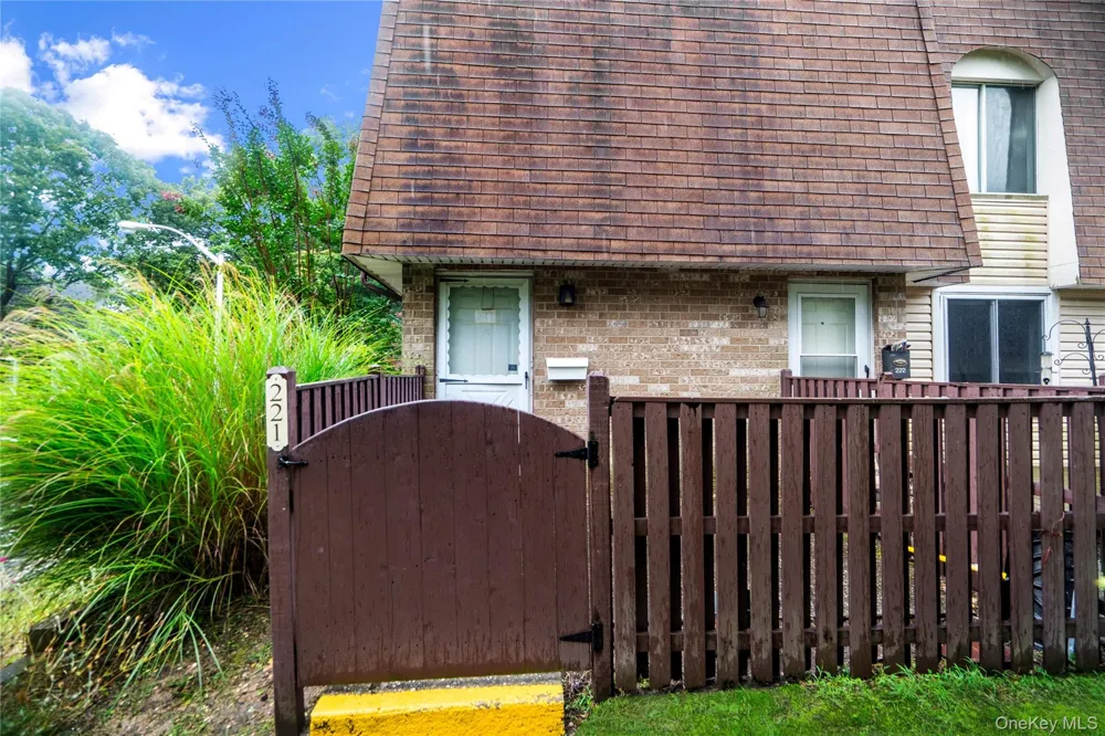 221 Sagamore Hills Drive #221 Port Jefferson Station, NY 11776