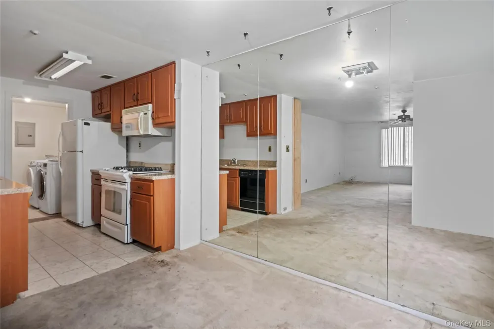 221 Sagamore Hills Drive #221 Port Jefferson Station, NY 11776