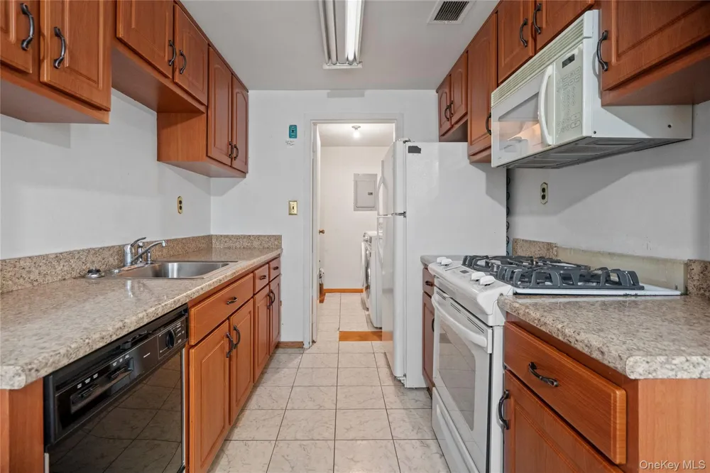 221 Sagamore Hills Drive #221 Port Jefferson Station, NY 11776