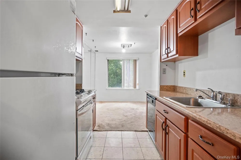 221 Sagamore Hills Drive #221 Port Jefferson Station, NY 11776