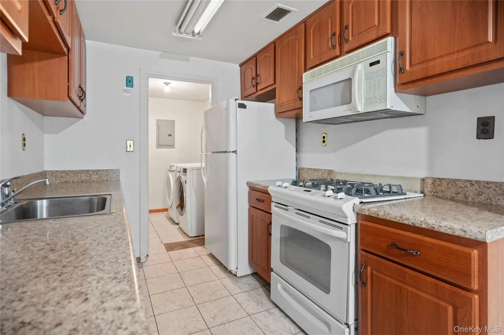 221 Sagamore Hills Drive #221 Port Jefferson Station, NY 11776