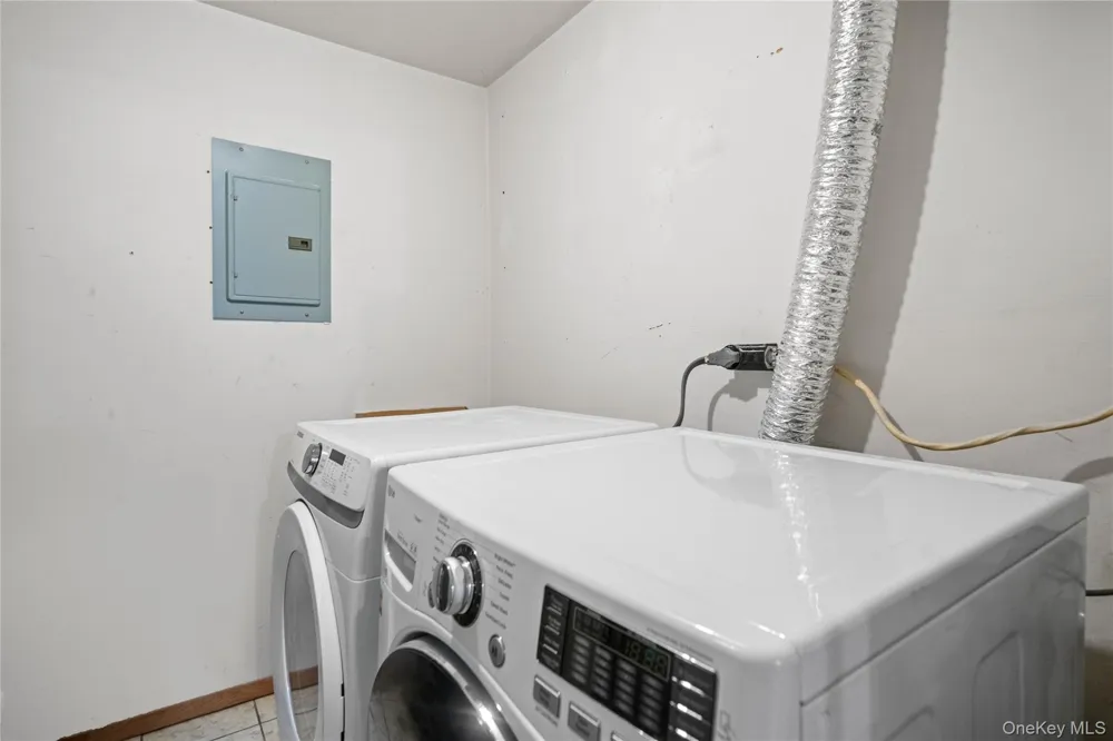 221 Sagamore Hills Drive #221 Port Jefferson Station, NY 11776