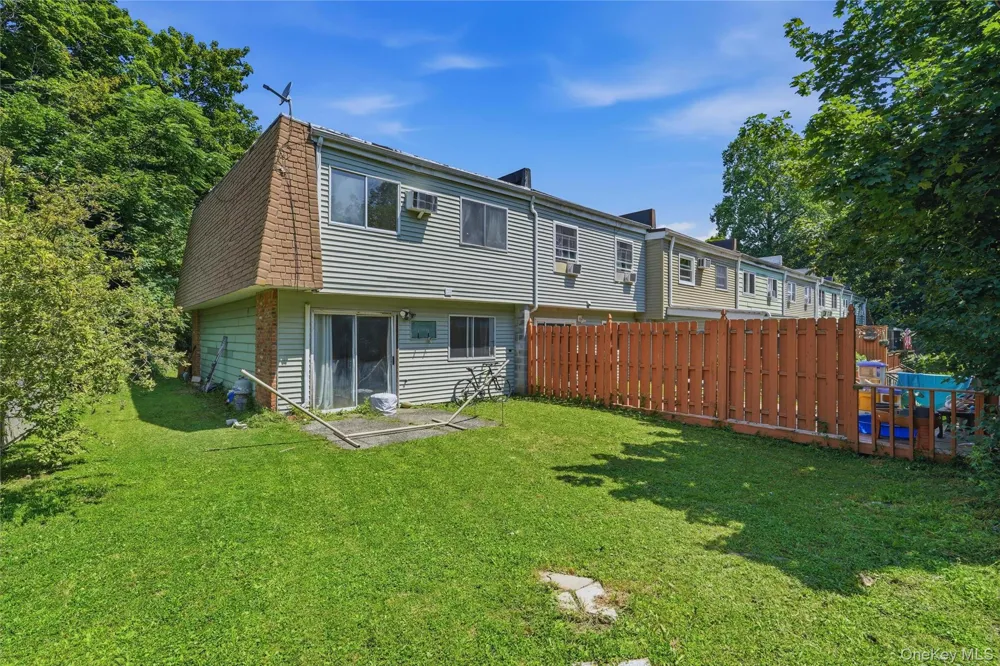 31 Roundtree Court Beacon, NY 12508