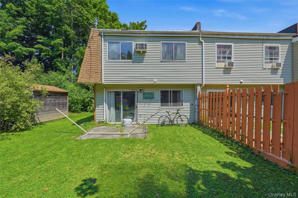 31 Roundtree Court Beacon, NY 12508