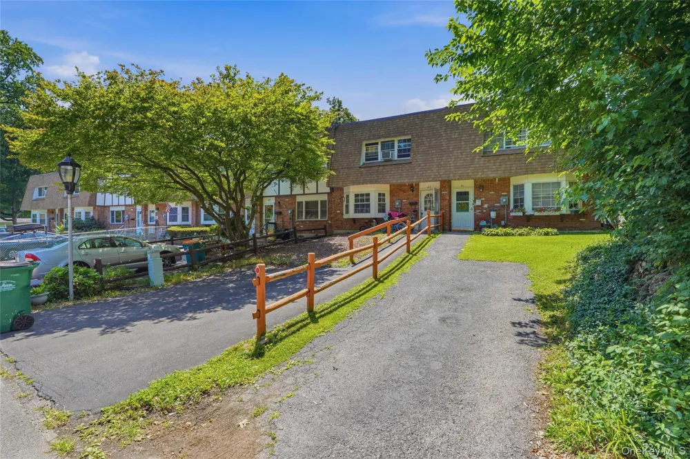 31 Roundtree Court Beacon, NY 12508