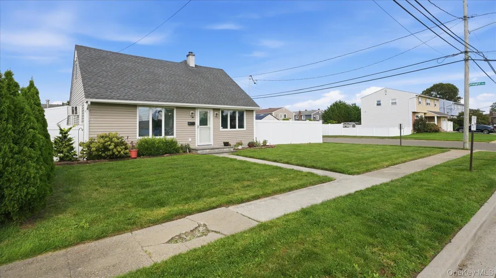 47 Berkeley Place Massapequa, NY 11758
