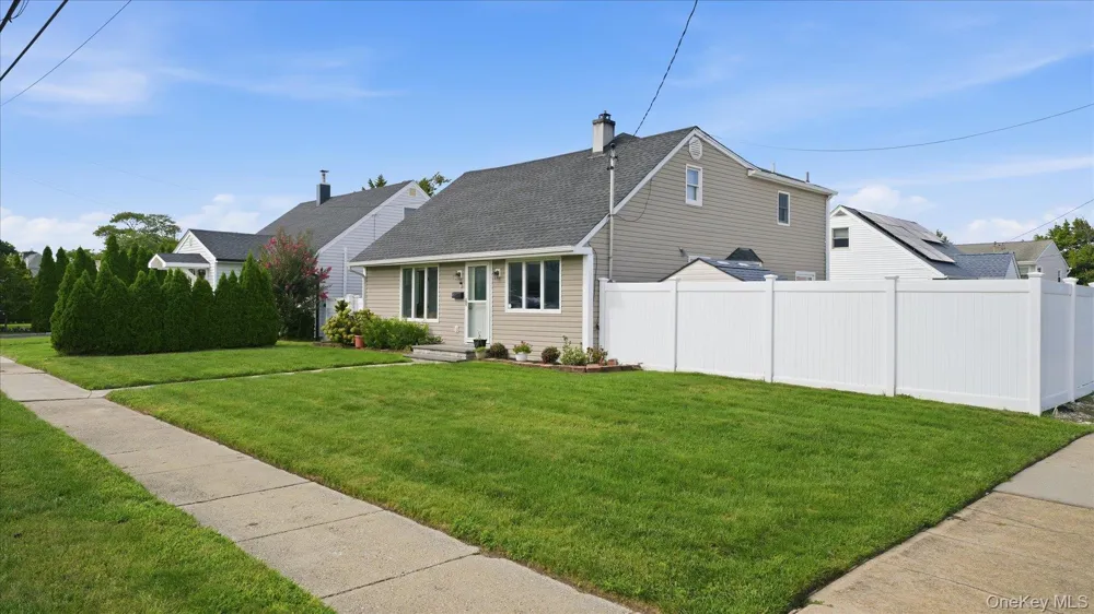 47 Berkeley Place Massapequa, NY 11758