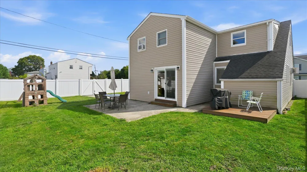 47 Berkeley Place Massapequa, NY 11758