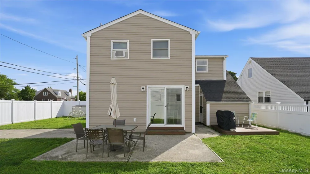 47 Berkeley Place Massapequa, NY 11758