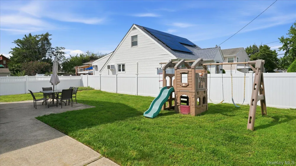 47 Berkeley Place Massapequa, NY 11758