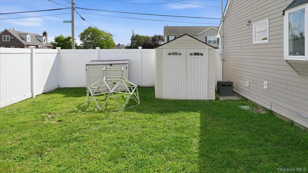 47 Berkeley Place Massapequa, NY 11758