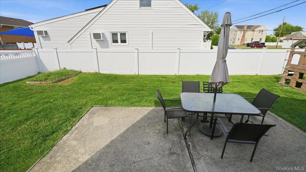 47 Berkeley Place Massapequa, NY 11758