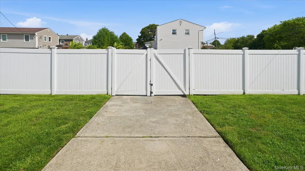 47 Berkeley Place Massapequa, NY 11758