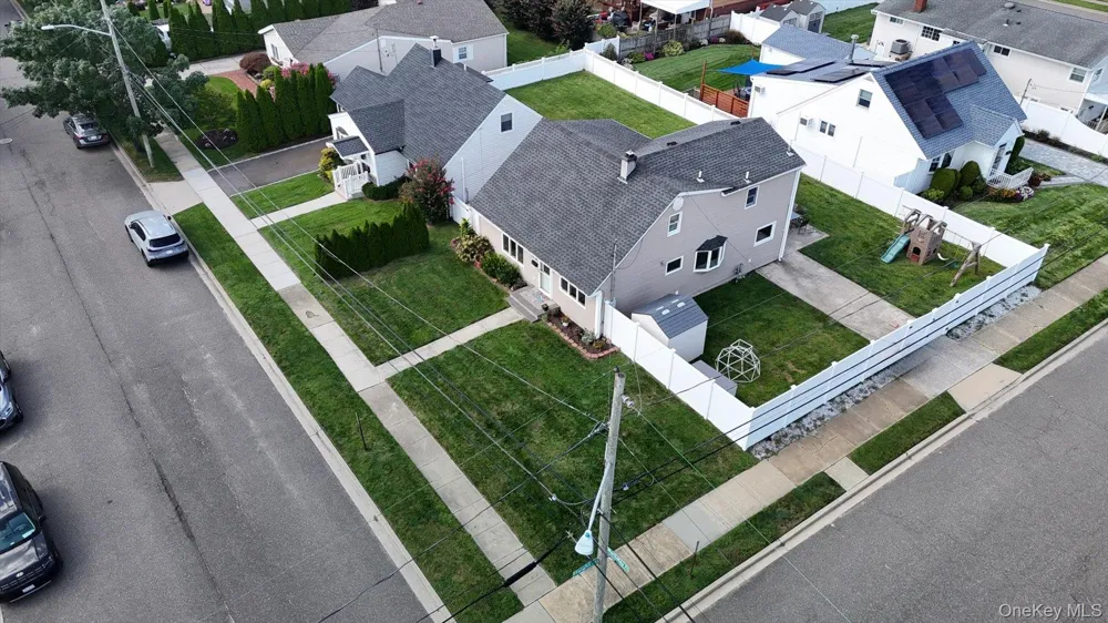47 Berkeley Place Massapequa, NY 11758