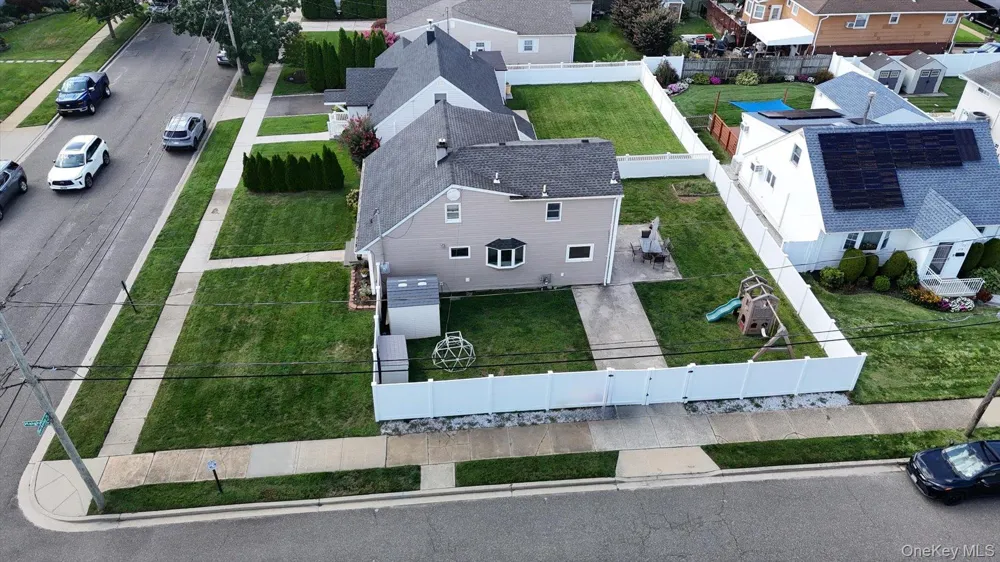 47 Berkeley Place Massapequa, NY 11758