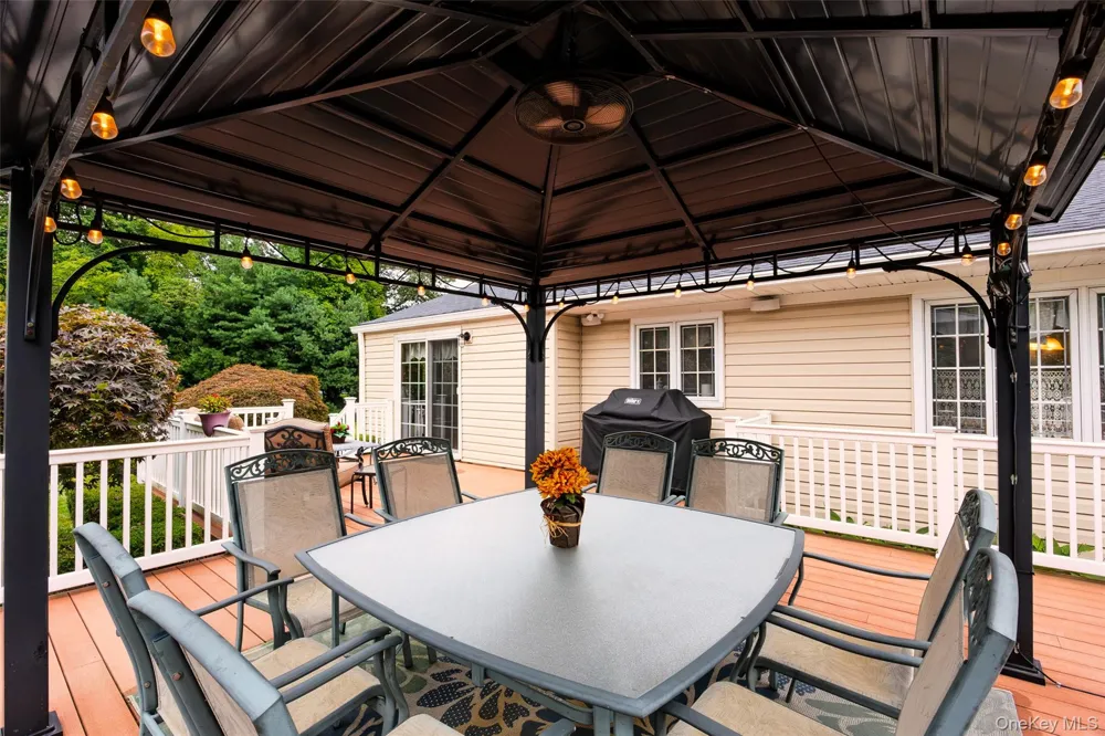 67 Broadway Smithtown, NY 11787