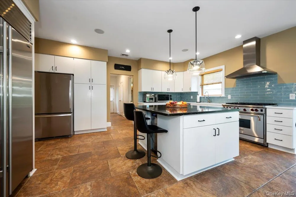 2064 Pacific Boulevard Atlantic Beach, NY 11509