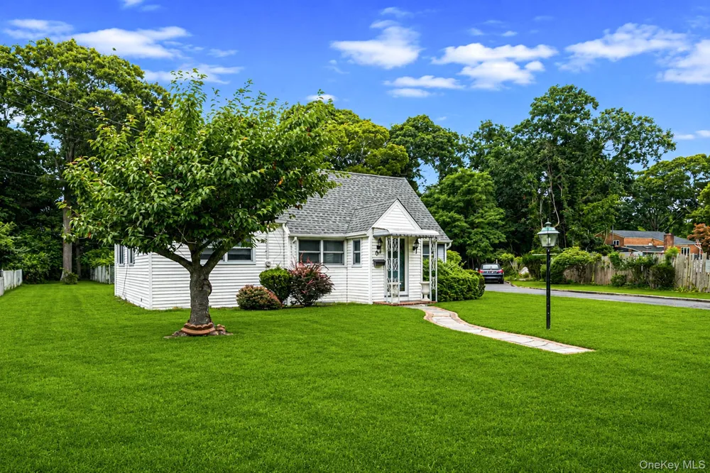 1 E Jackwill Road East Patchogue, NY 11772