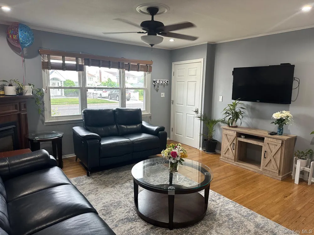 32 Terrace Place Hicksville, NY 11801
