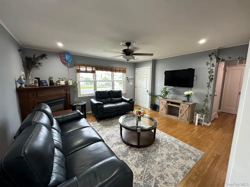 32 Terrace Place Hicksville, NY 11801