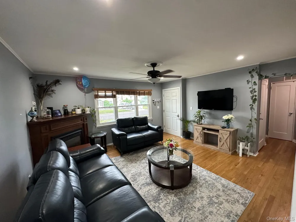 32 Terrace Place Hicksville, NY 11801