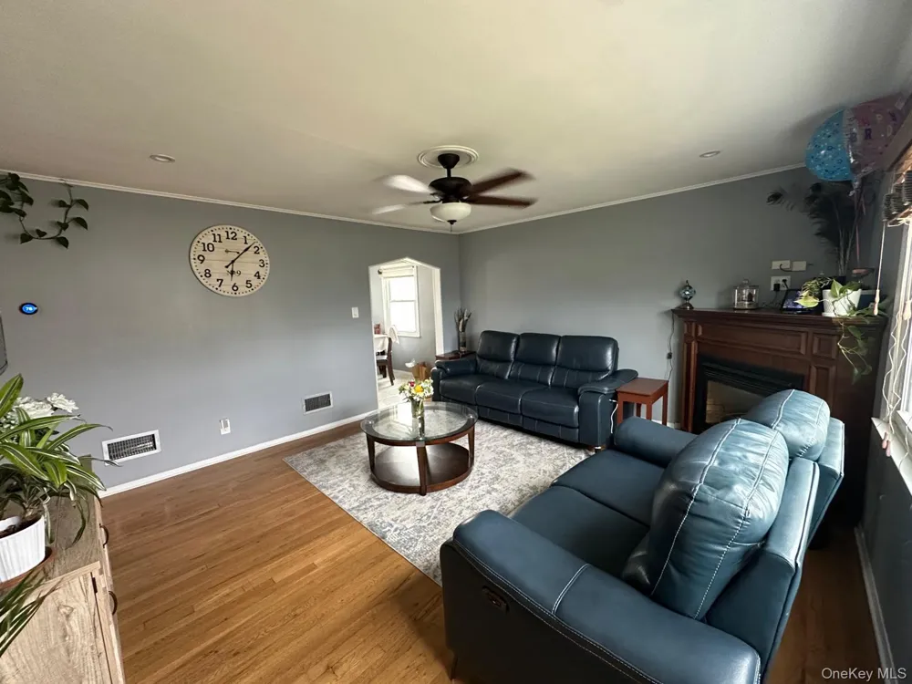 32 Terrace Place Hicksville, NY 11801